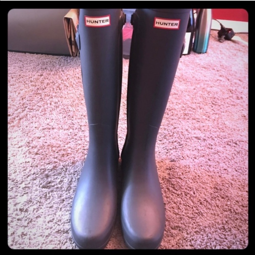 Hunter Gray Tall Rain Boots sz 9 with socks